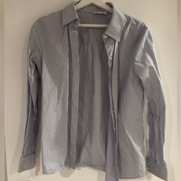 Calvin Klein Women’s Classic Blue and White Striped Shirt - Picture 4 of 8